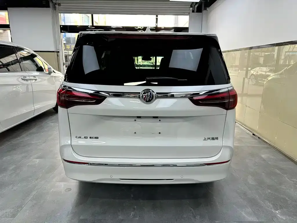 Buick GL8 2023 из CN, фото 2