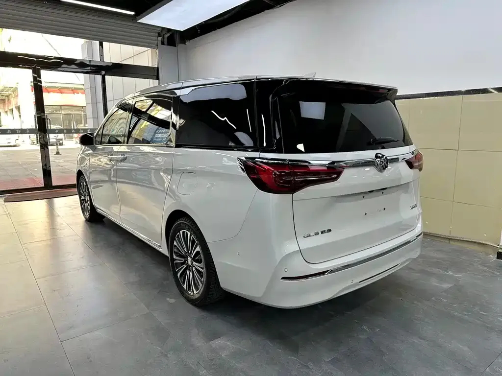 Buick GL8 2023 из CN, фото 3