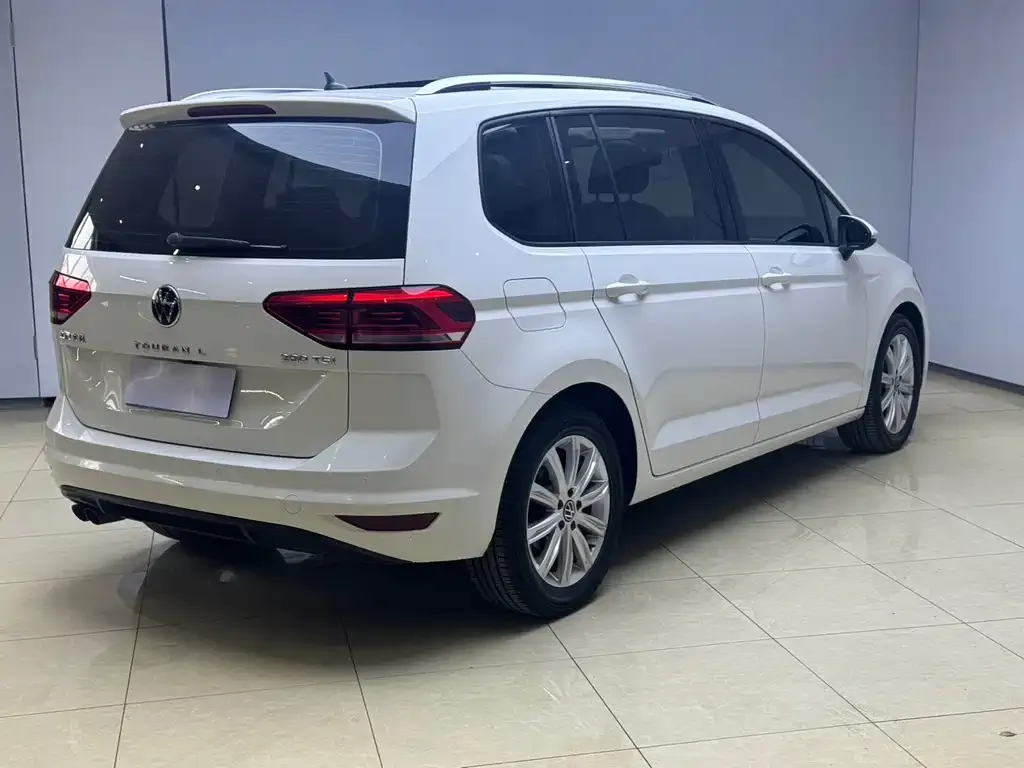 Volkswagen Touran 2021 из CN, фото 10