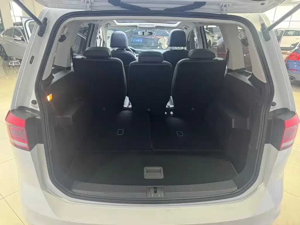 Volkswagen Touran 2021 из CN, фото 8