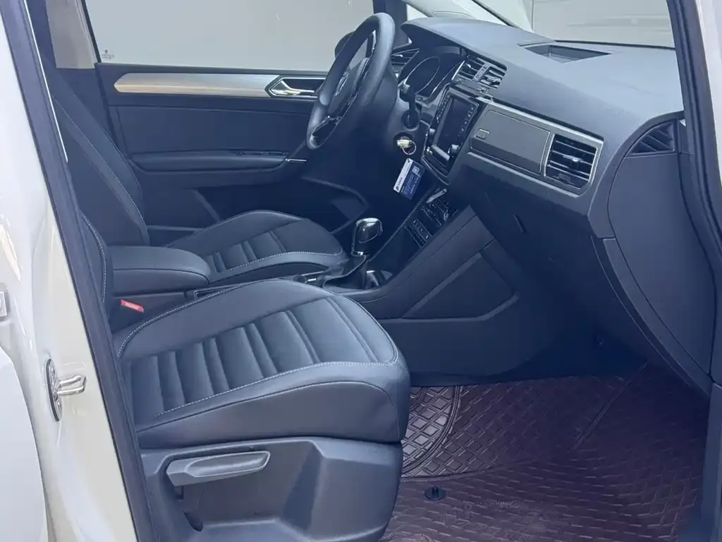 Volkswagen Touran 2021 из CN, фото 6