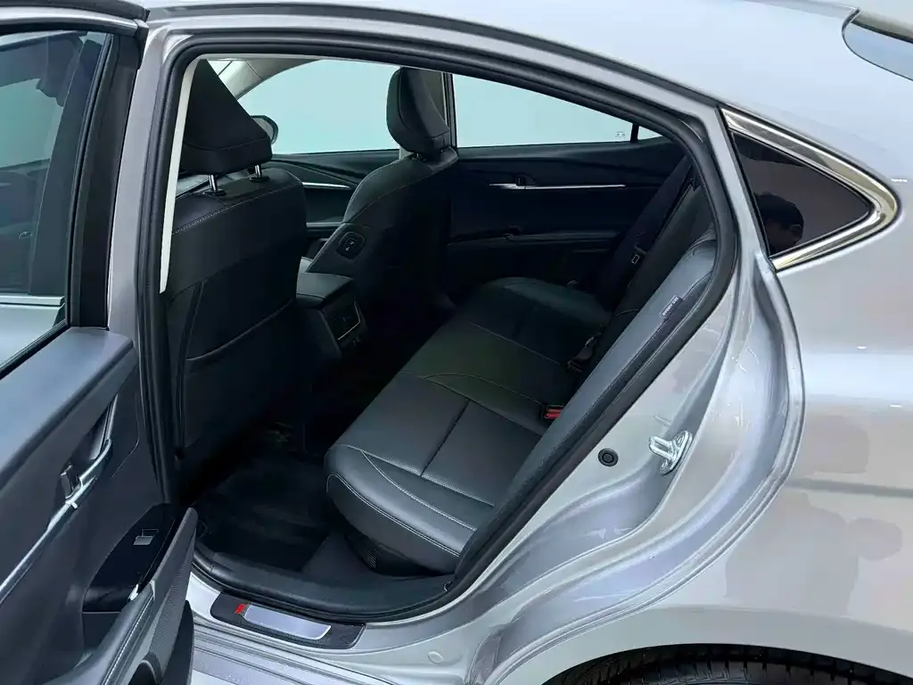 Toyota Camry 2025 из CN, фото 7