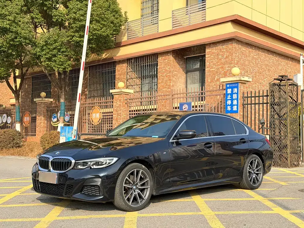 BMW 3 Series 2021 из CN, фото 1