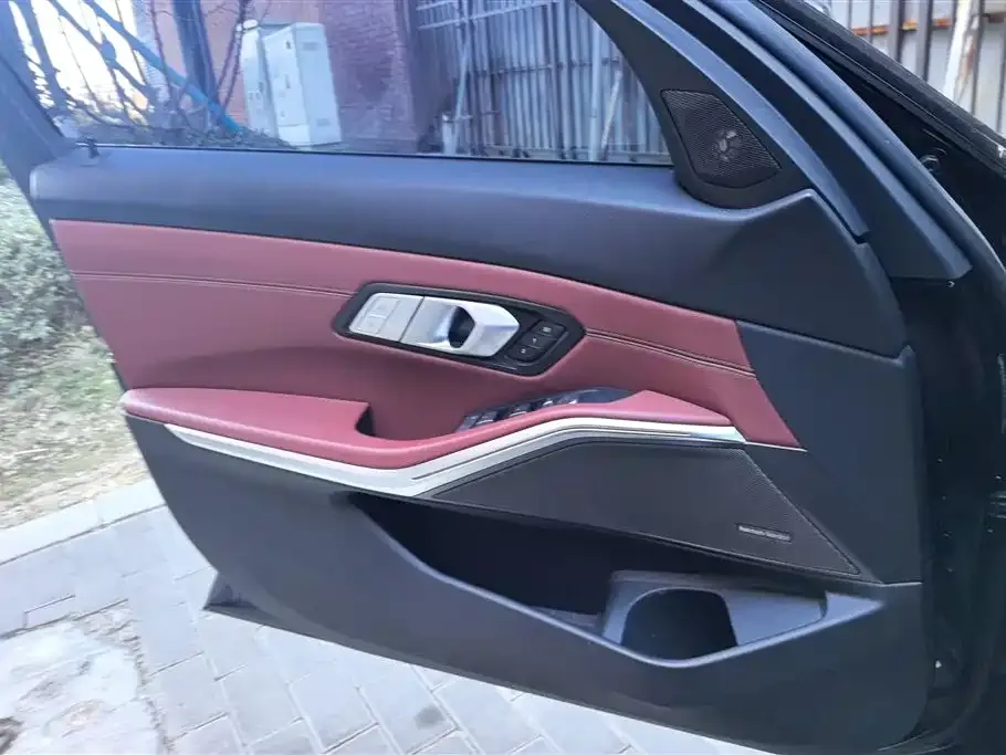 BMW 3 Series 2022 из CN, фото 2