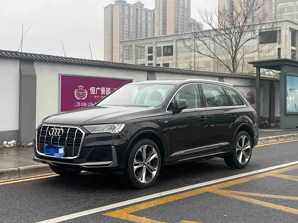 Audi Q7 2023 из CN, фото 1