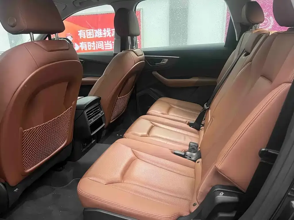 Audi Q7 2023 из CN, фото 10
