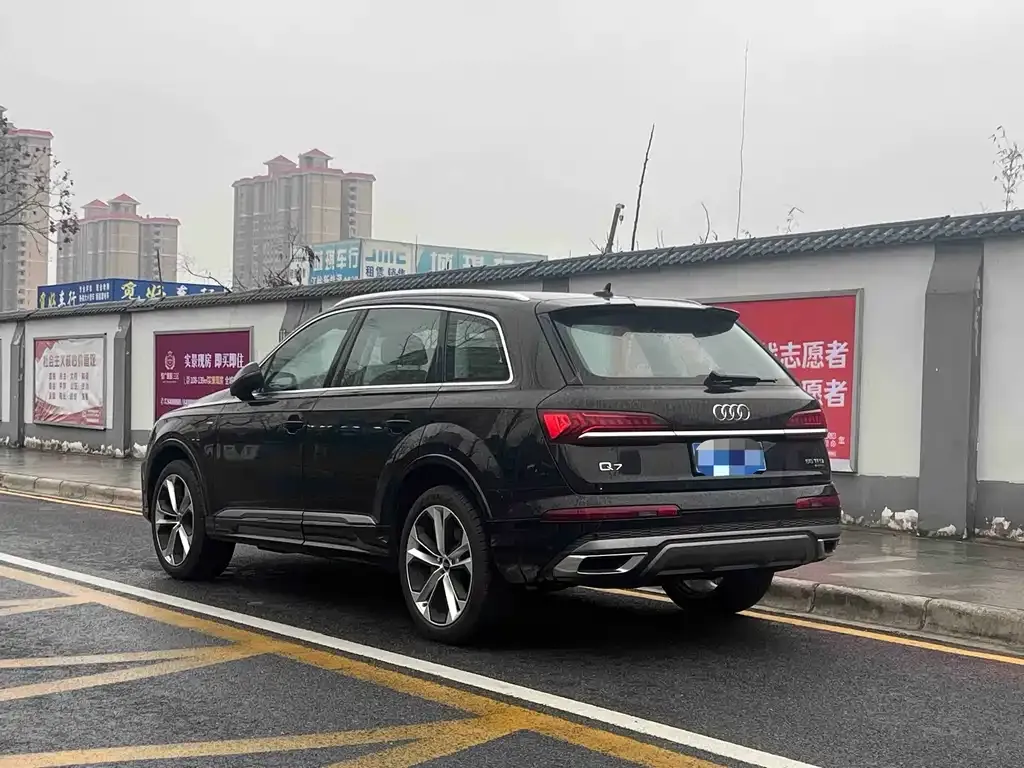 Audi Q7 2023 из CN, фото 2