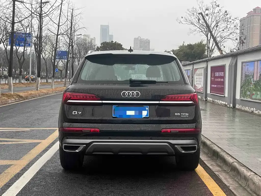 Audi Q7 2023 из CN, фото 4