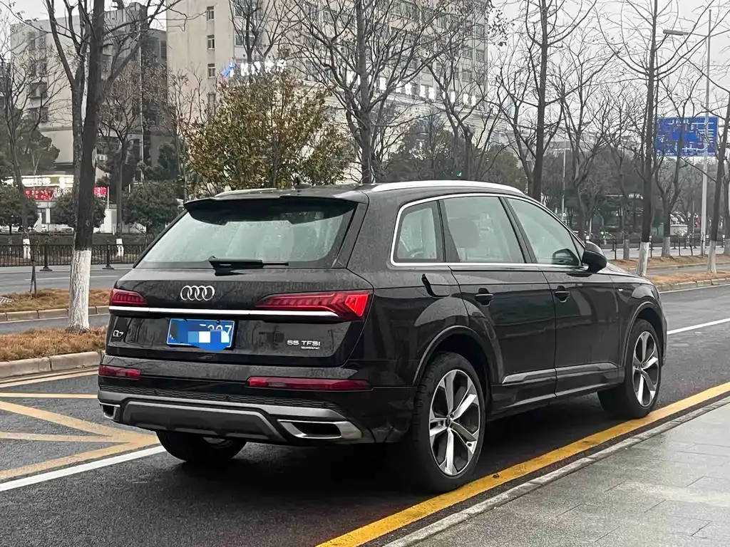 Audi Q7 2023 из CN, фото 7