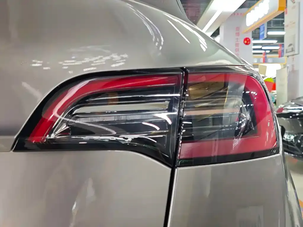 Tesla Model Y — фото 2