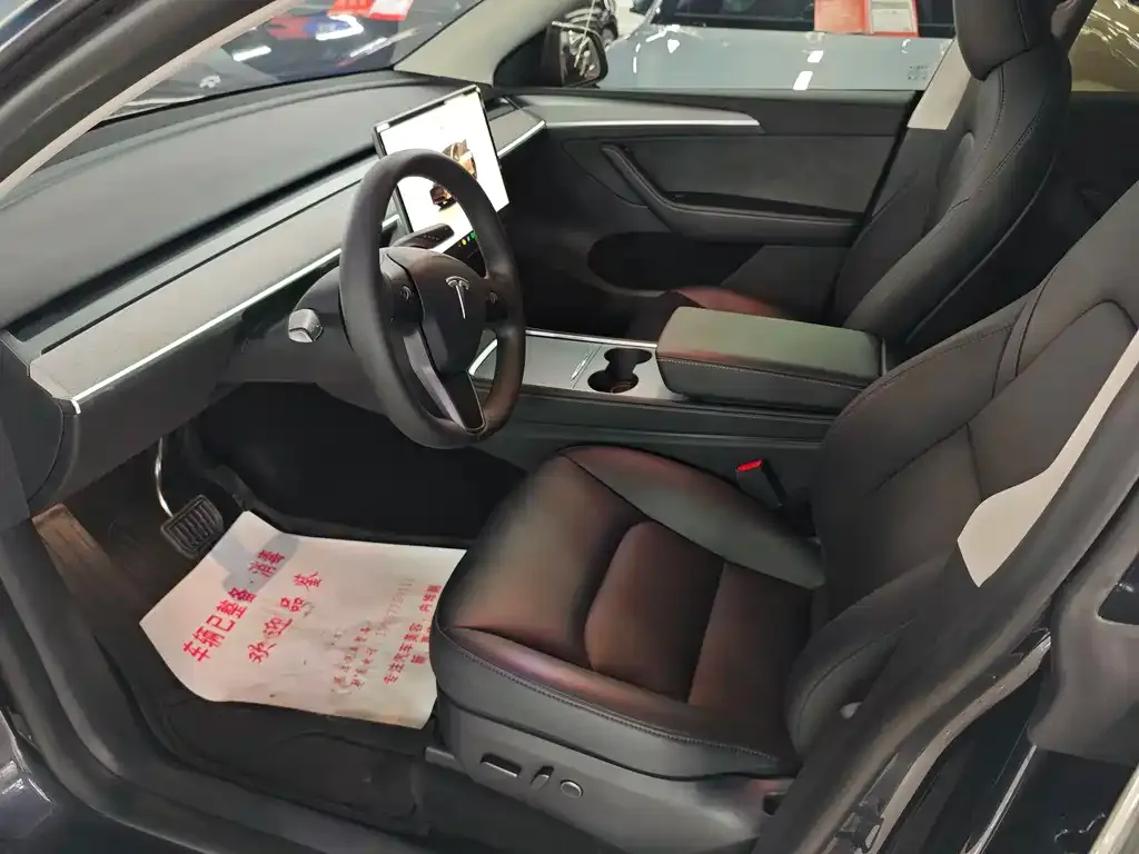Tesla Model Y — фото 4