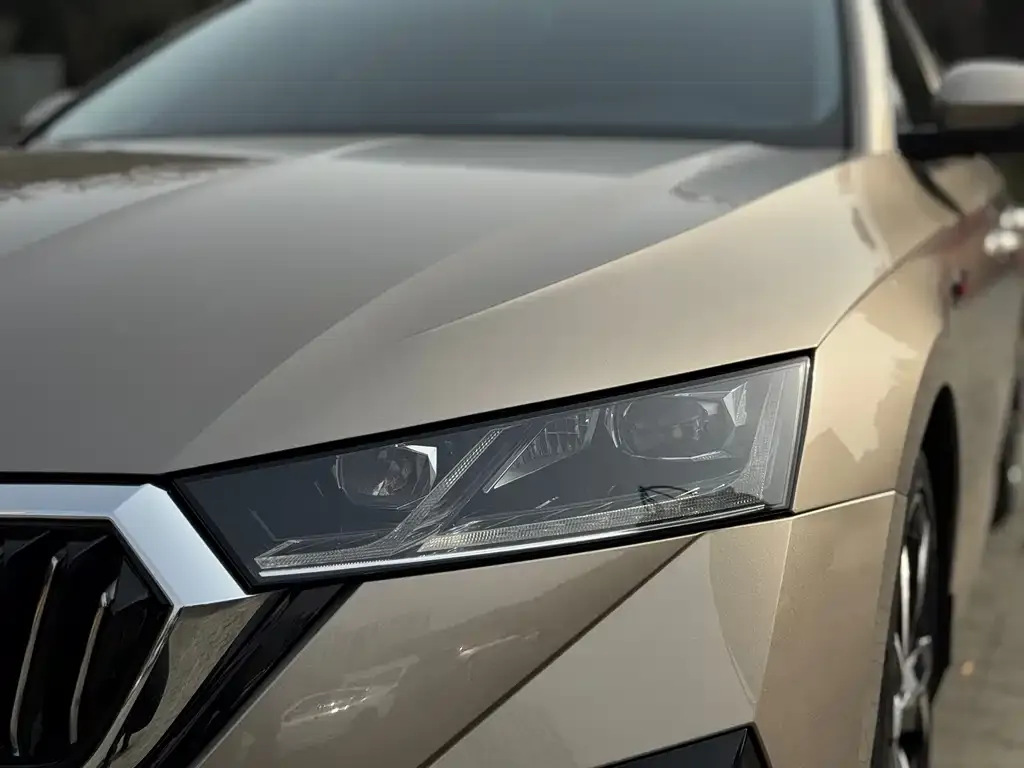 Skoda Octavia — фото 2