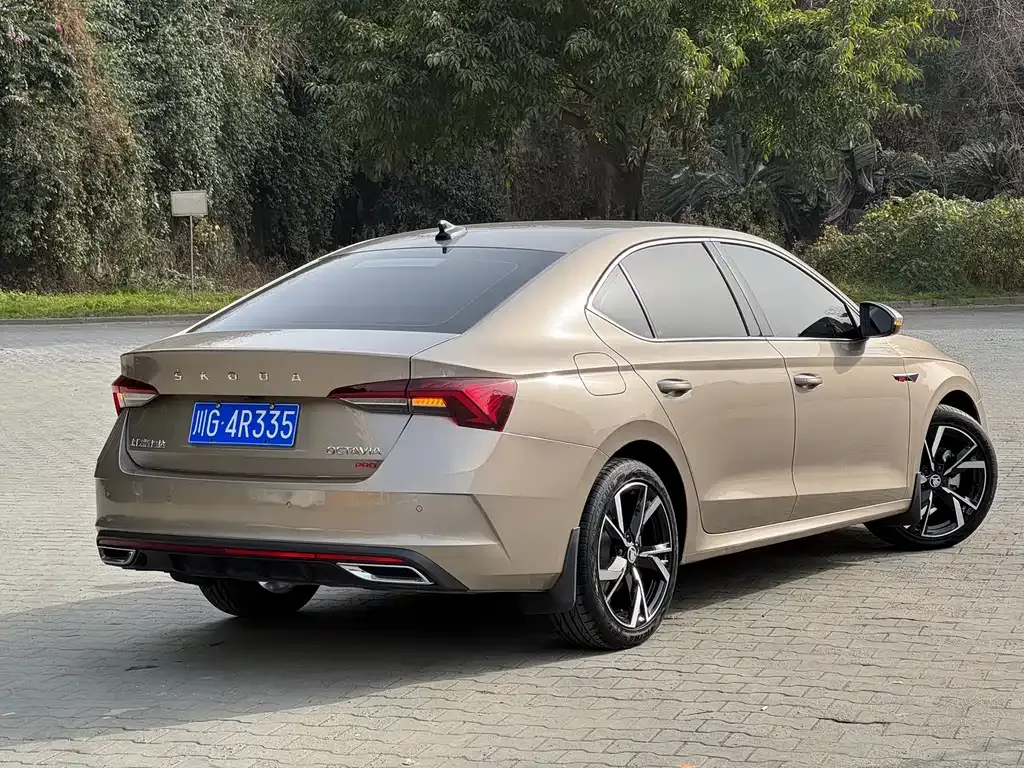Skoda Octavia — фото 6