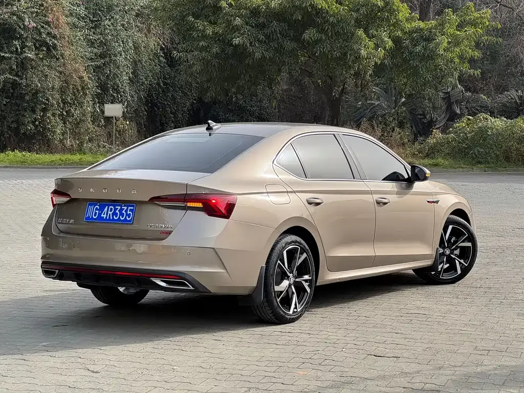 Skoda Octavia — фото 10