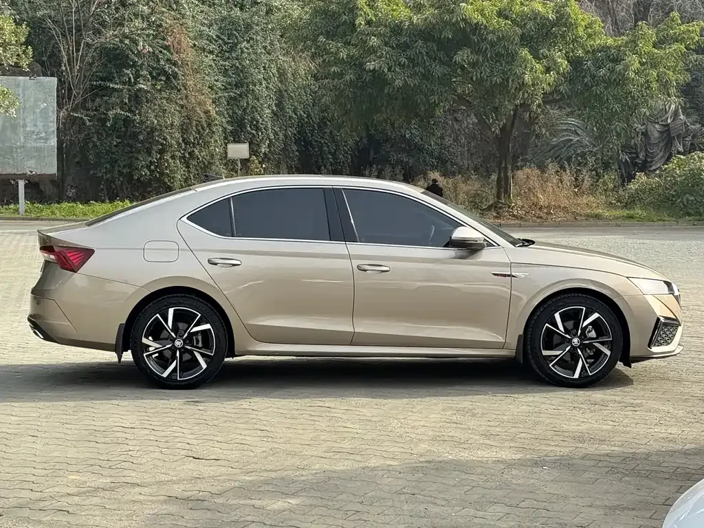 Skoda Octavia — фото 7