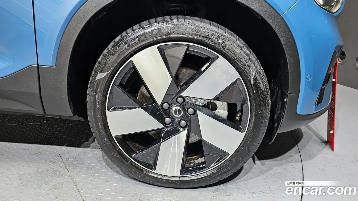 Volvo C40 2024 из KR, фото 3