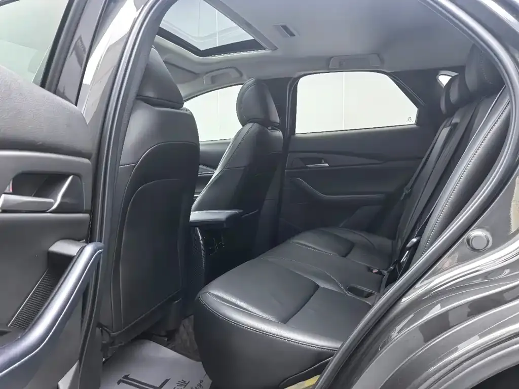 Mazda CX-30 2022 из CN, фото 9