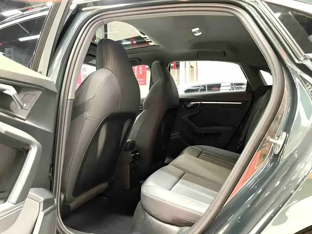 Audi A3 2023 из CN, фото 3