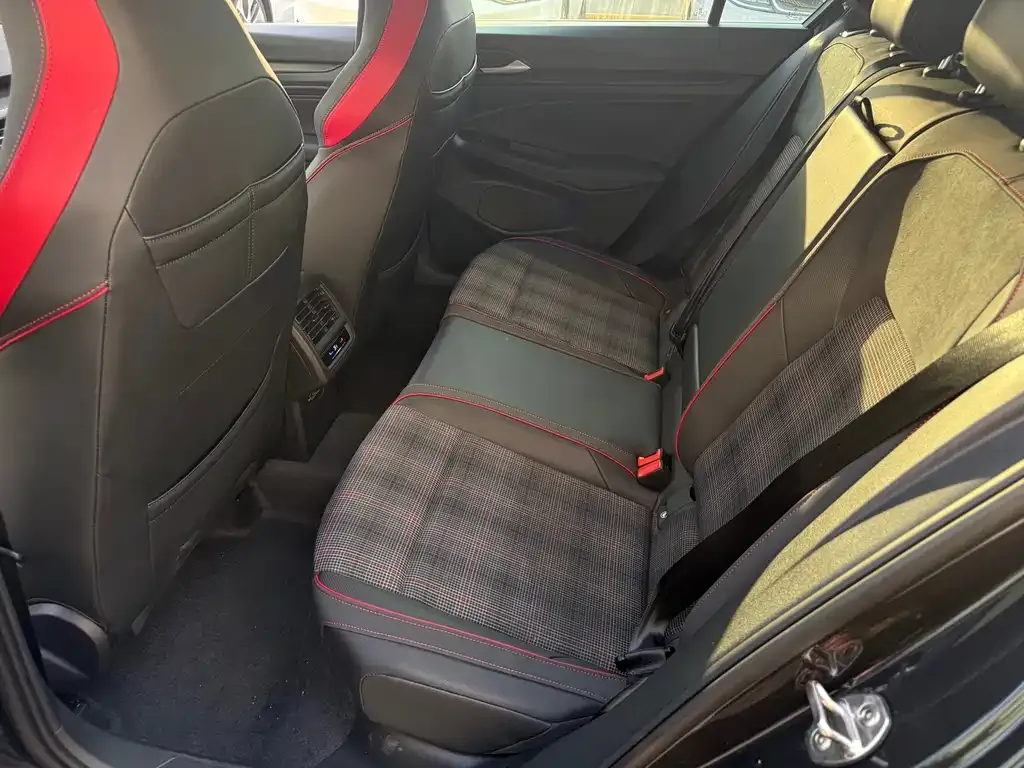 Volkswagen Golf GTI 2022 из CN, фото 2