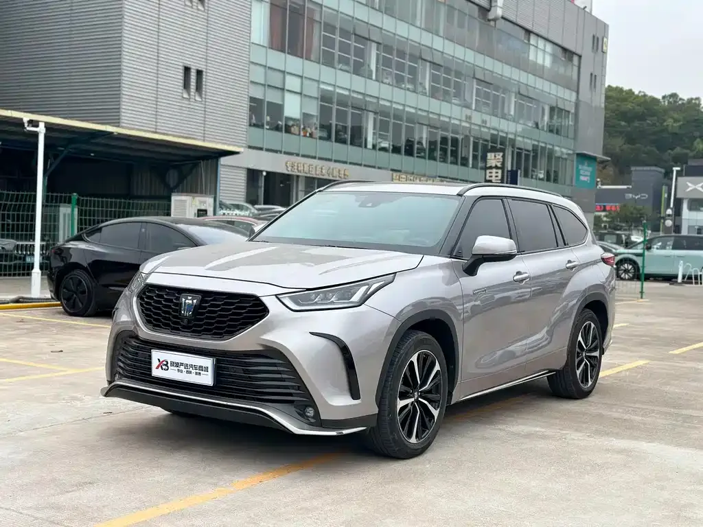 Toyota Crown Kluger 2022 из CN, фото 1