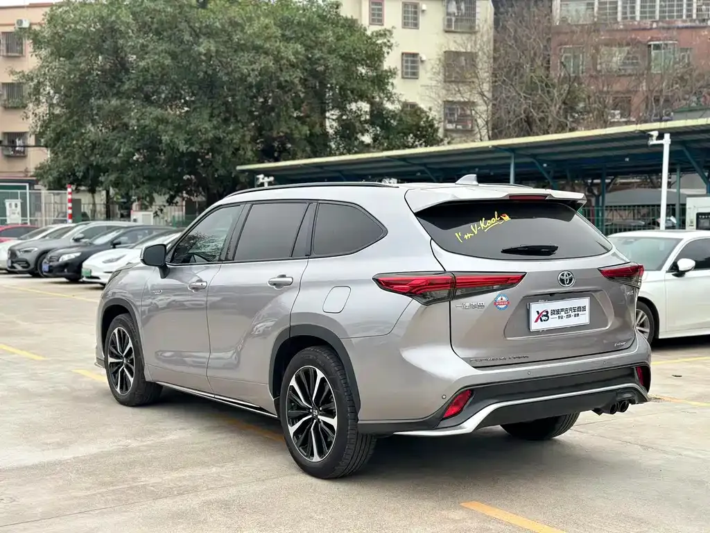 Toyota Crown Kluger 2022 из CN, фото 10