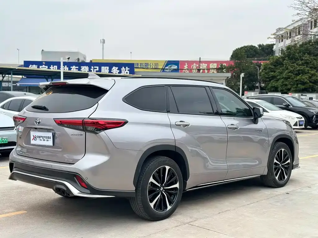 Toyota Crown Kluger 2022 из CN, фото 6