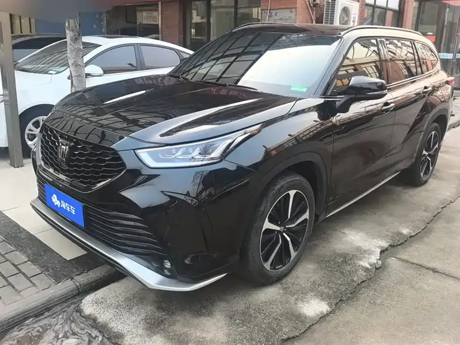 Toyota Crown Kluger 2023 из CN, фото 1