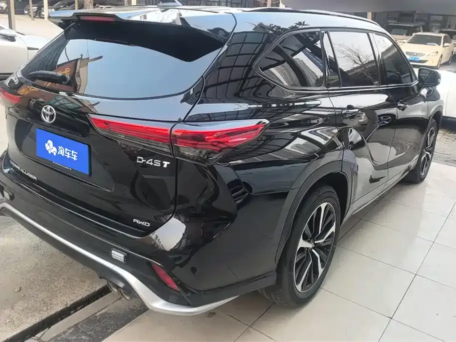 Toyota Crown Kluger 2023 из CN, фото 8