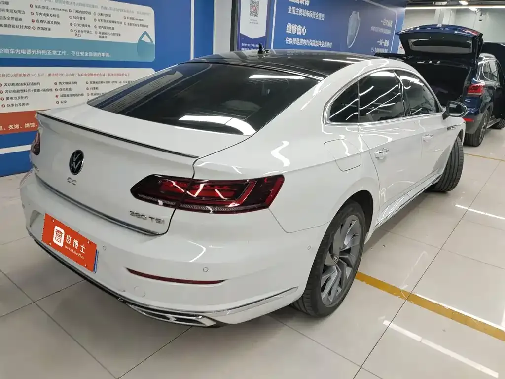 Volkswagen CC 2024 из CN, фото 2