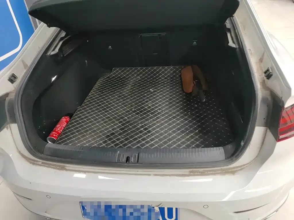 Volkswagen CC 2024 из CN, фото 9