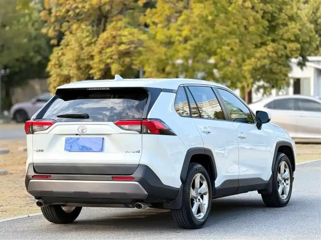 Toyota RAV4 2023 из CN, фото 6