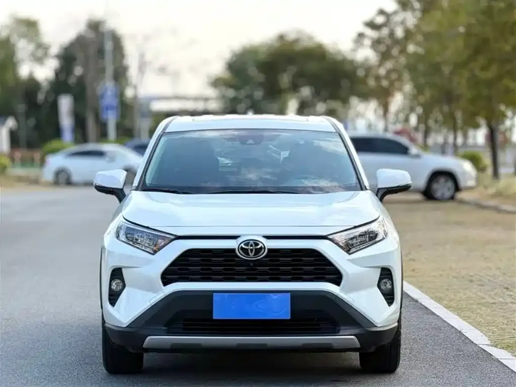 Toyota RAV4 2023 из CN, фото 4
