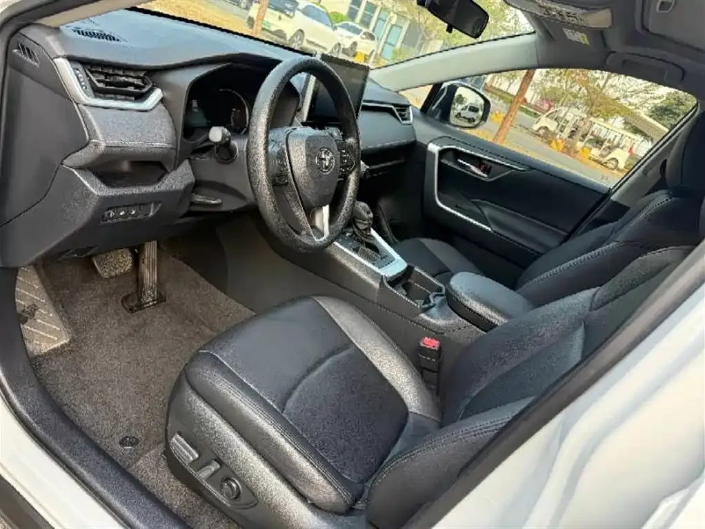 Toyota RAV4 2023 из CN, фото 5