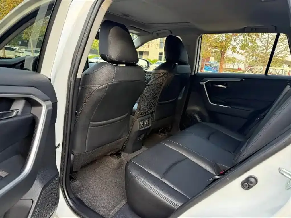 Toyota RAV4 2023 из CN, фото 7