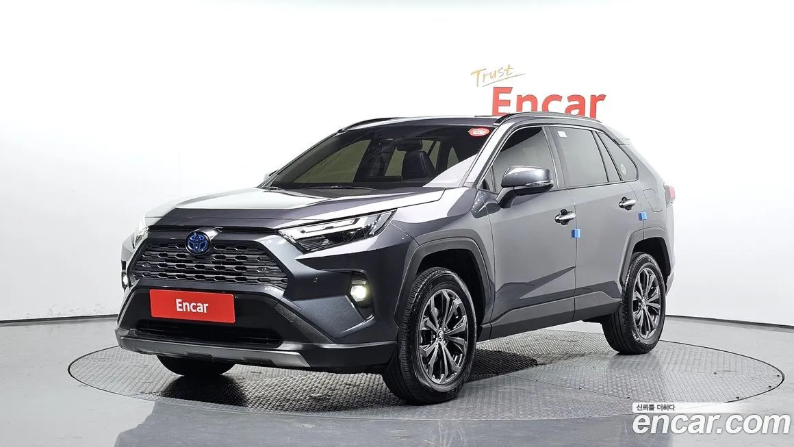 Toyota RAV4 — фото 1