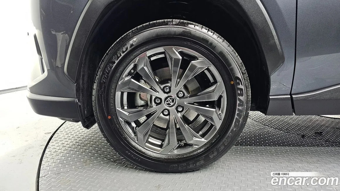 Toyota RAV4 — фото 7