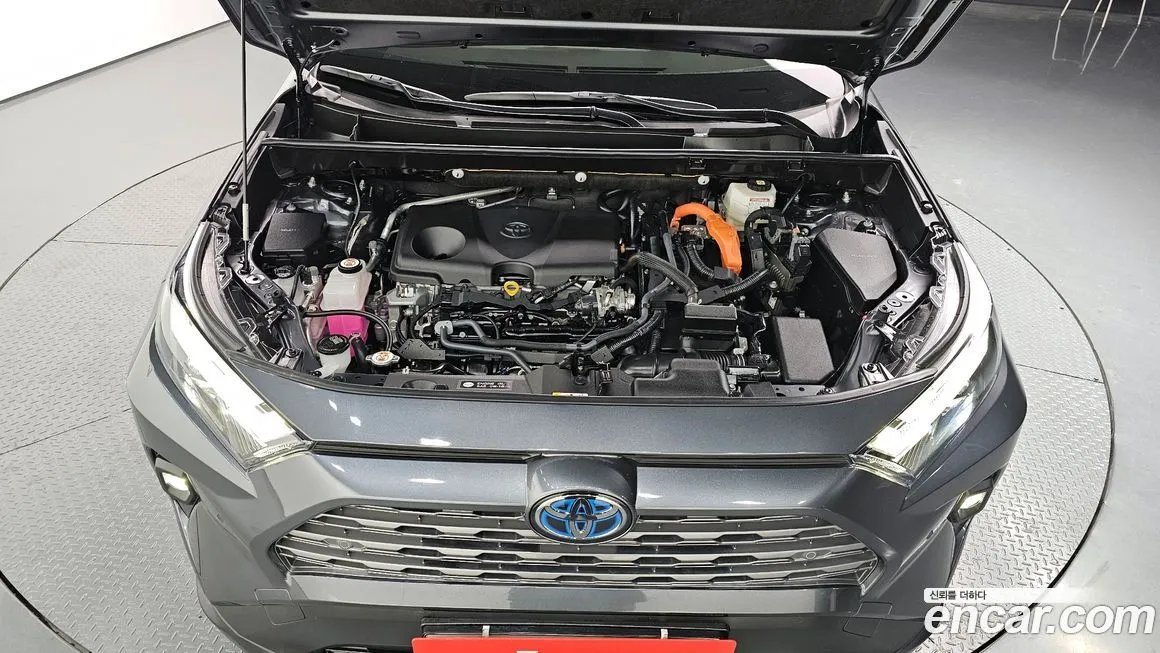 Toyota RAV4 — фото 8