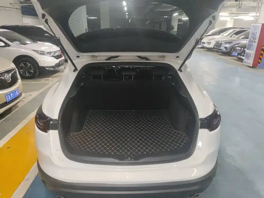 Mazda CX-4 2023 из CN, фото 8