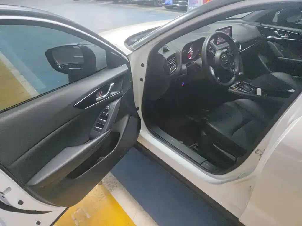 Mazda CX-4 2023 из CN, фото 2