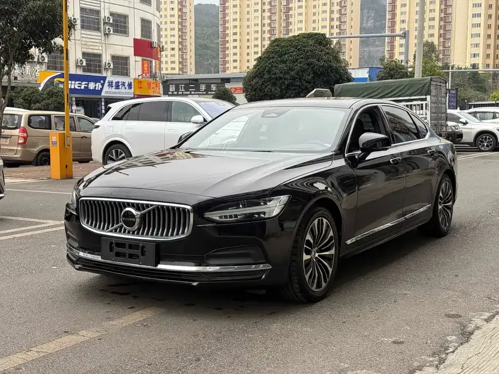 Volvo S90 — фото 1