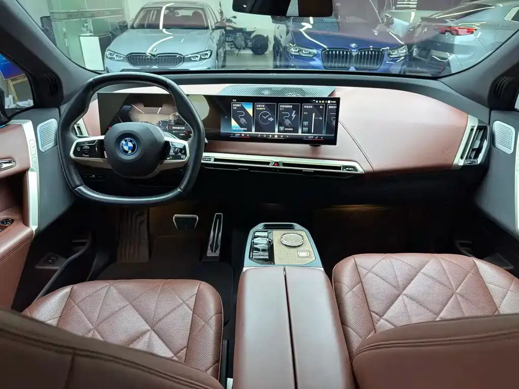 BMW iX M60 2025 из CN, фото 7