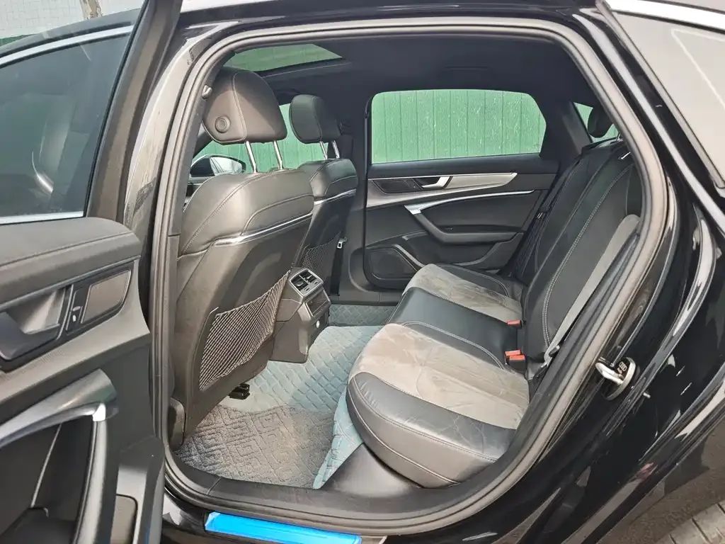Audi A6L 2021 из CN, фото 3