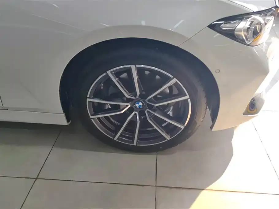 BMW 3 Series 2025 из CN, фото 2