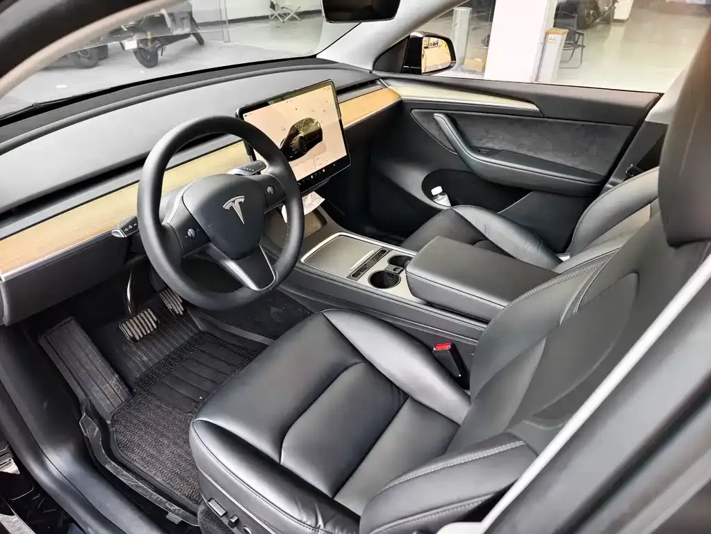 Tesla Model Y — фото 4