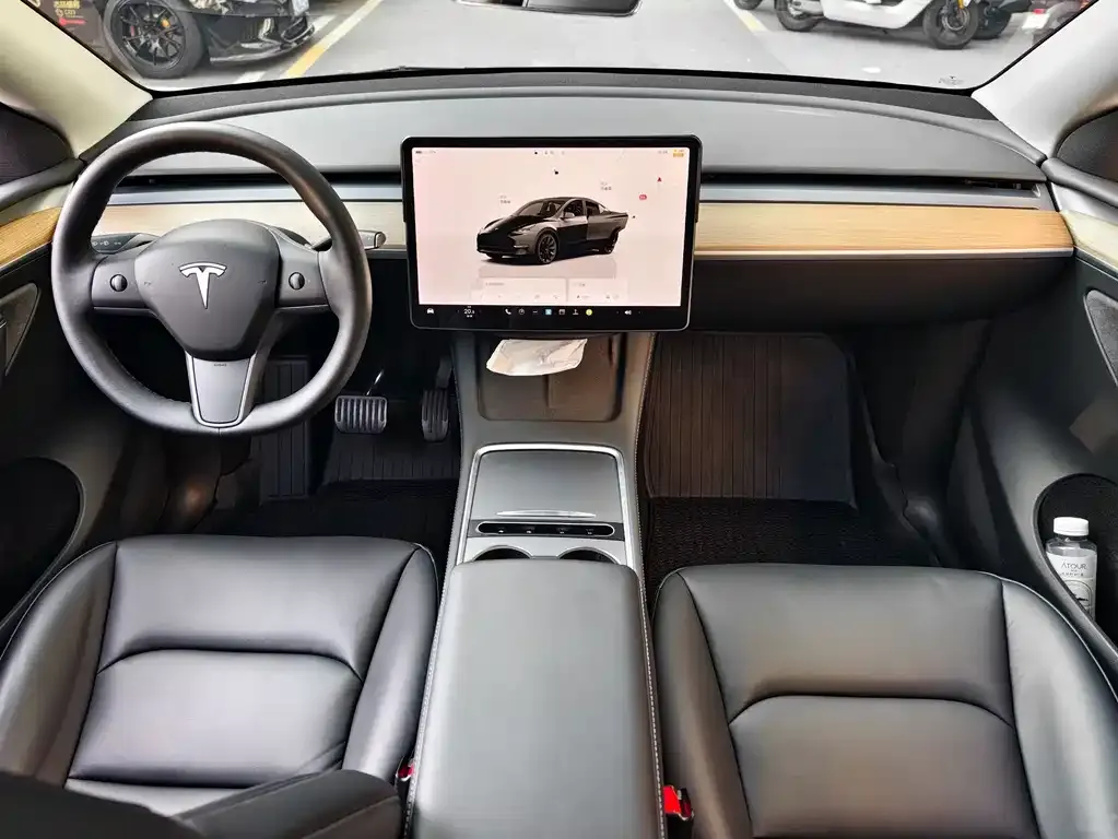 Tesla Model Y — фото 3