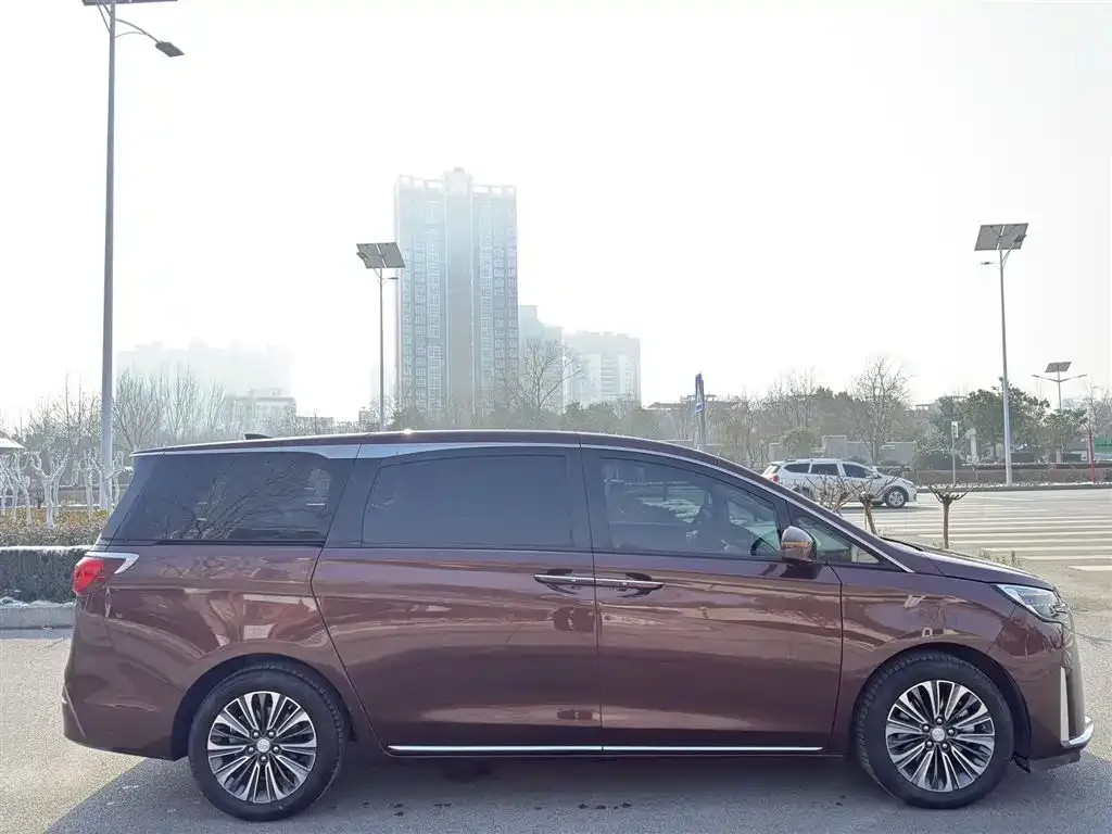 Buick GL8 2023 из CN, фото 3