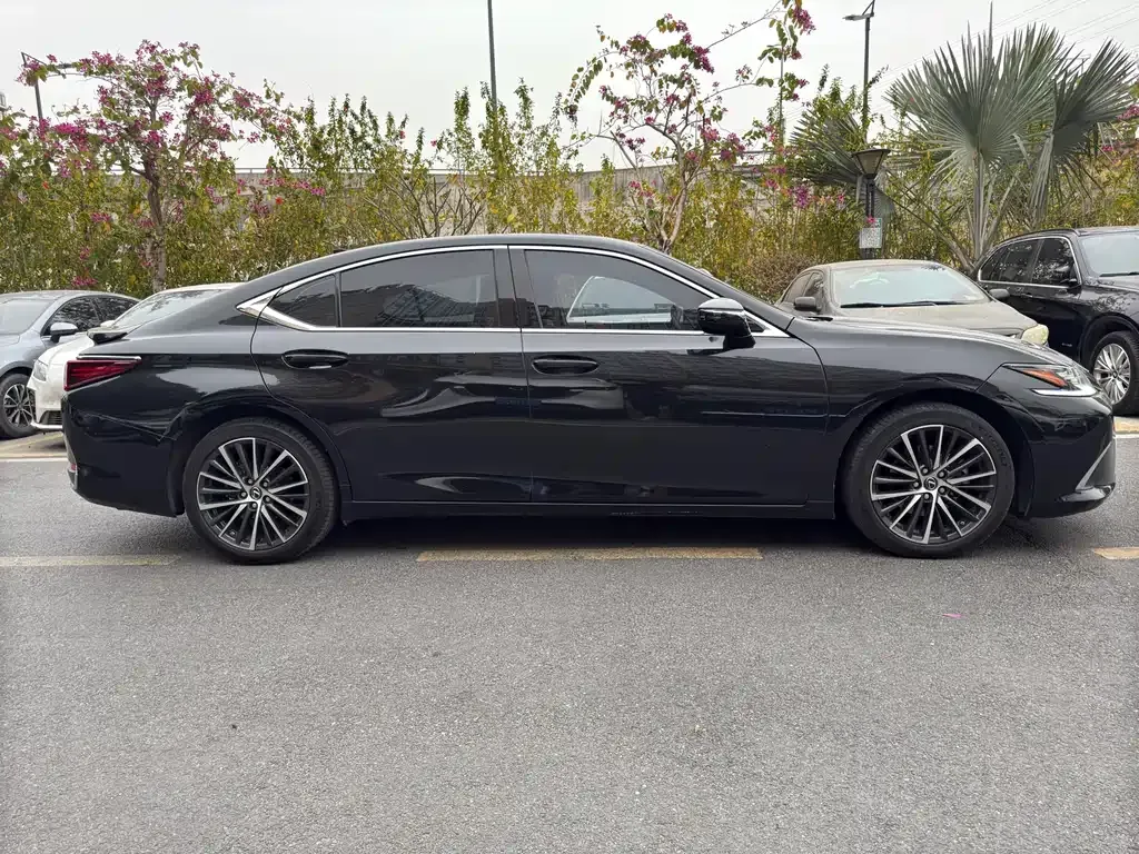 Lexus ES 2023 из CN, фото 3