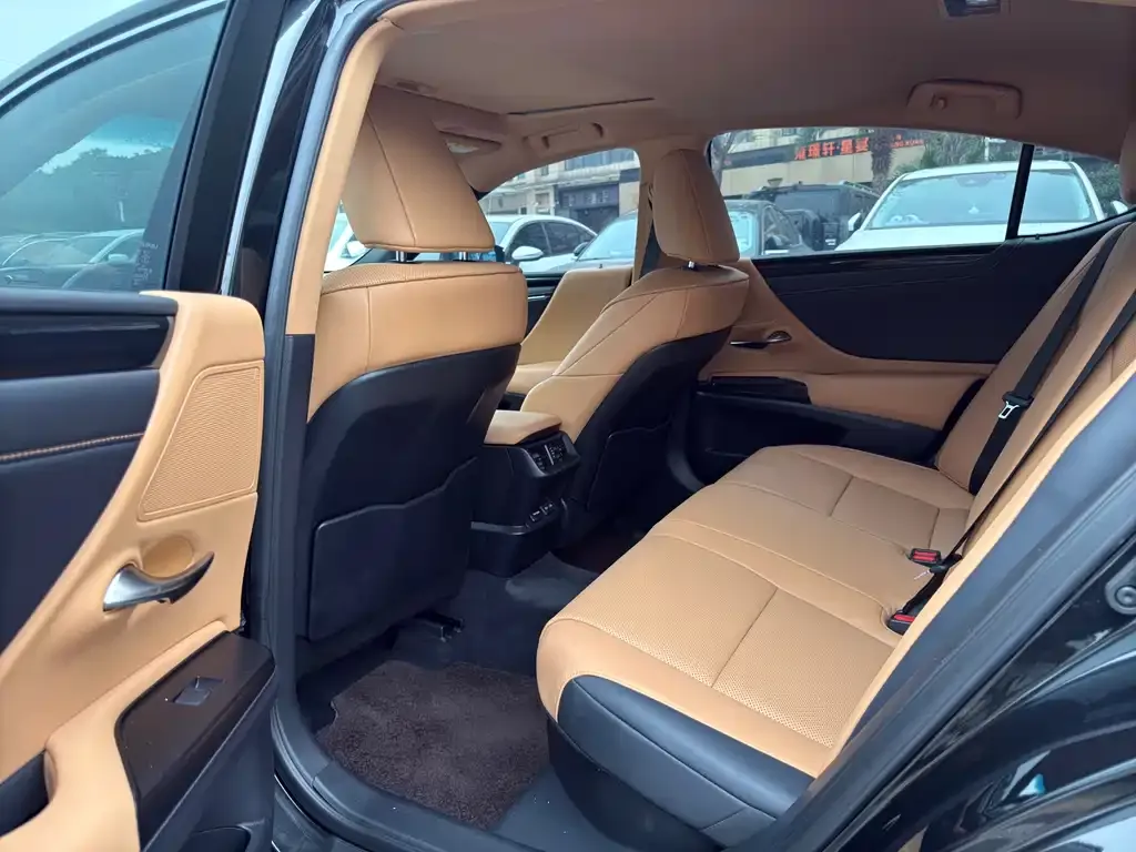 Lexus ES 2023 из CN, фото 2