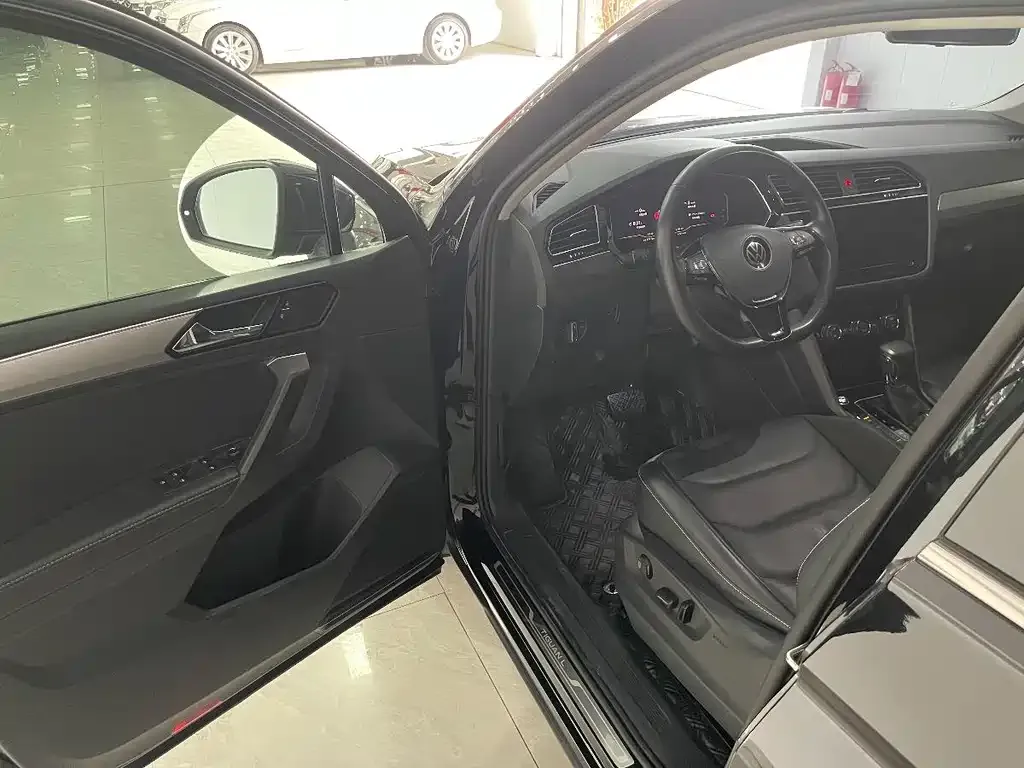 Volkswagen Tiguan L 2021 из CN, фото 6