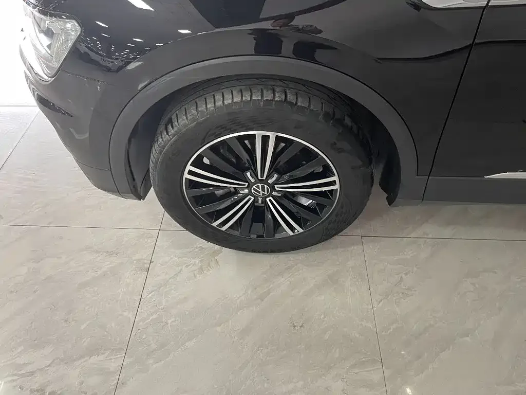 Volkswagen Tiguan L 2021 из CN, фото 2